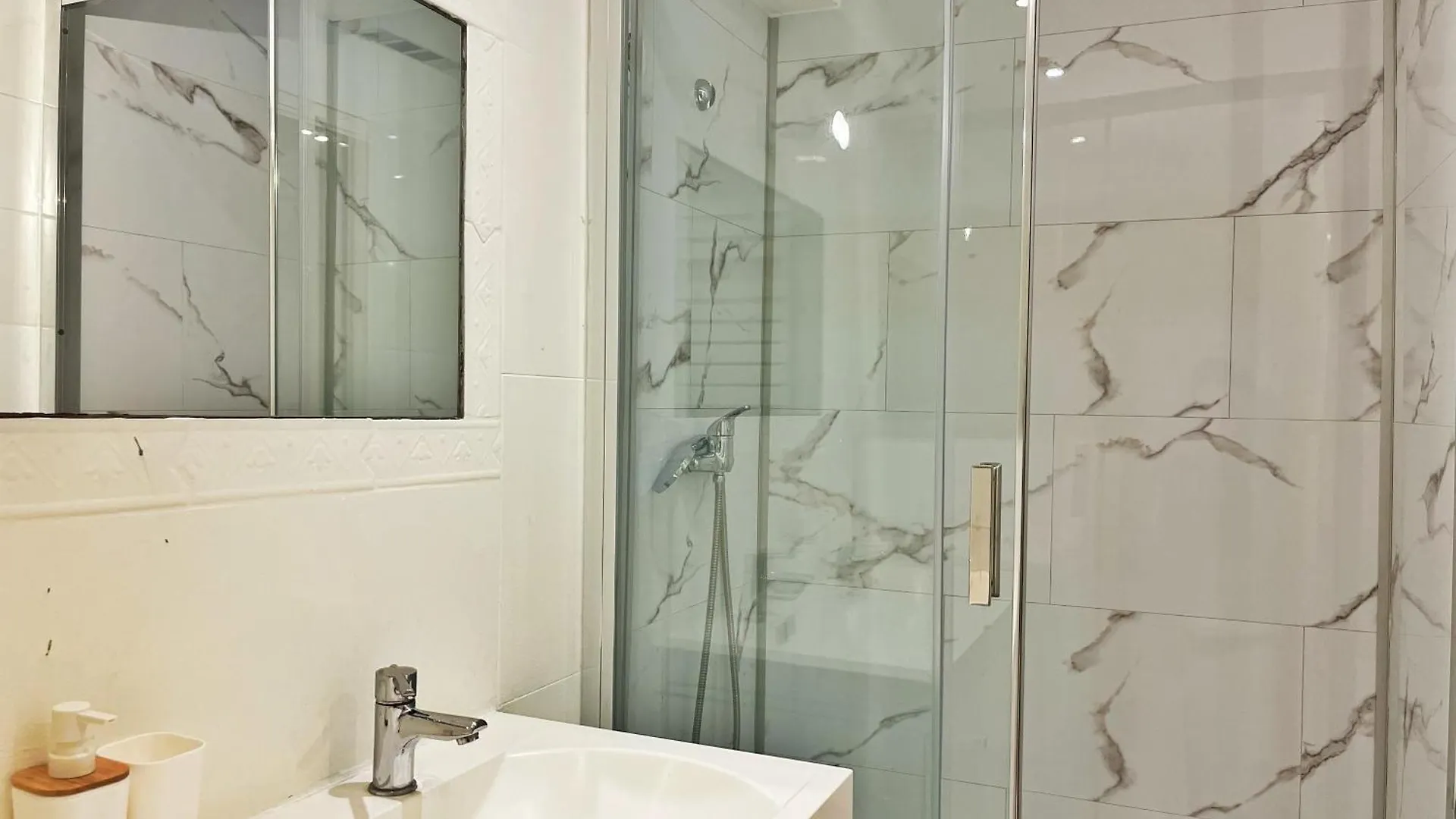 Suite Eltone Villeurbanne Apartment